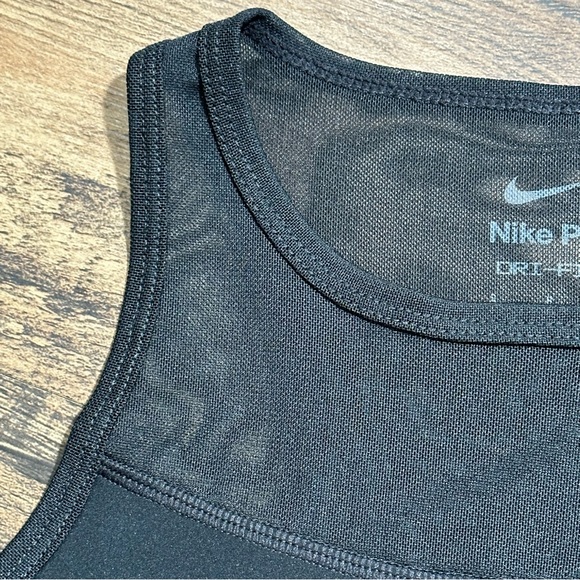 NWT Ladies NIKE PRO DRI-FIT Black Cropped Sleeveless Graphic Training Top S - Picture 7 of 12